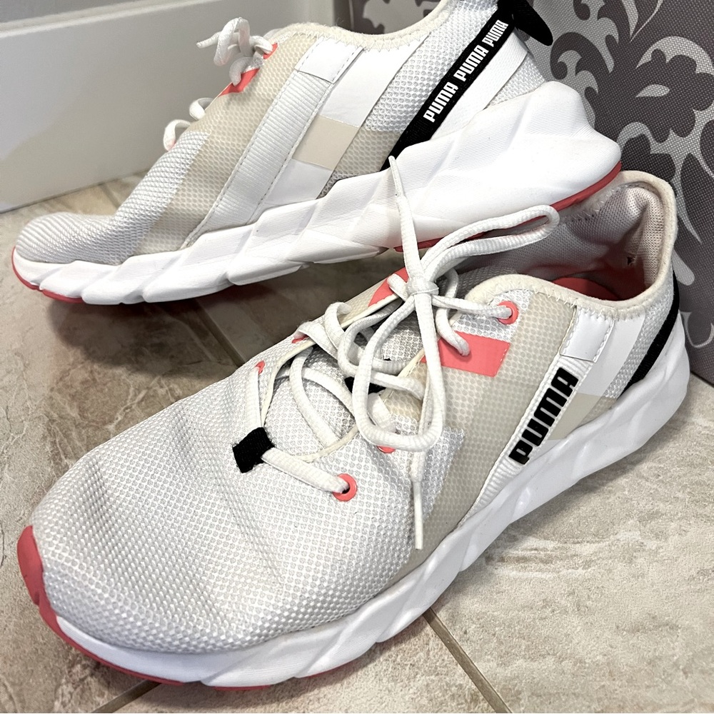 PUMA Running shoe
